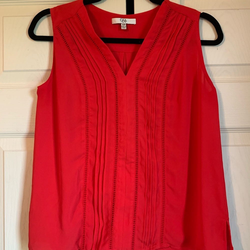 Q&A Women's Red Sleeveless Top